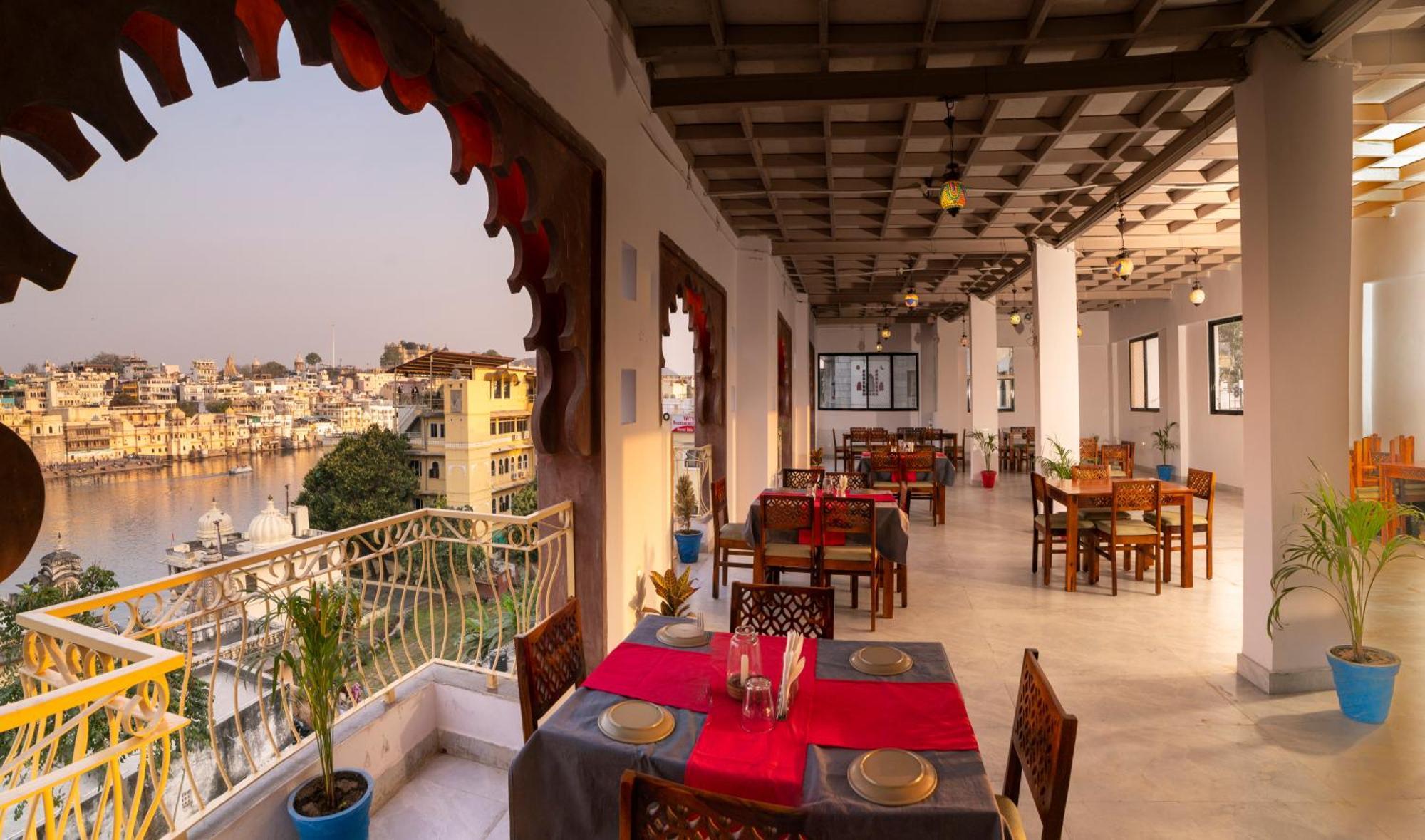 Dera Pichola- A Lake Facing Boutique Hotel Udaipur Exterior photo