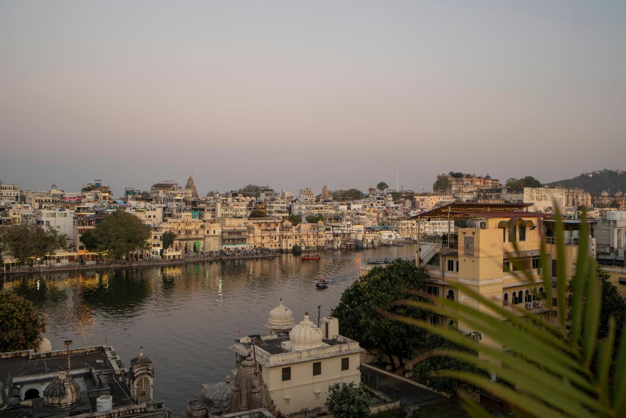 Dera Pichola- A Lake Facing Boutique Hotel Udaipur Exterior photo