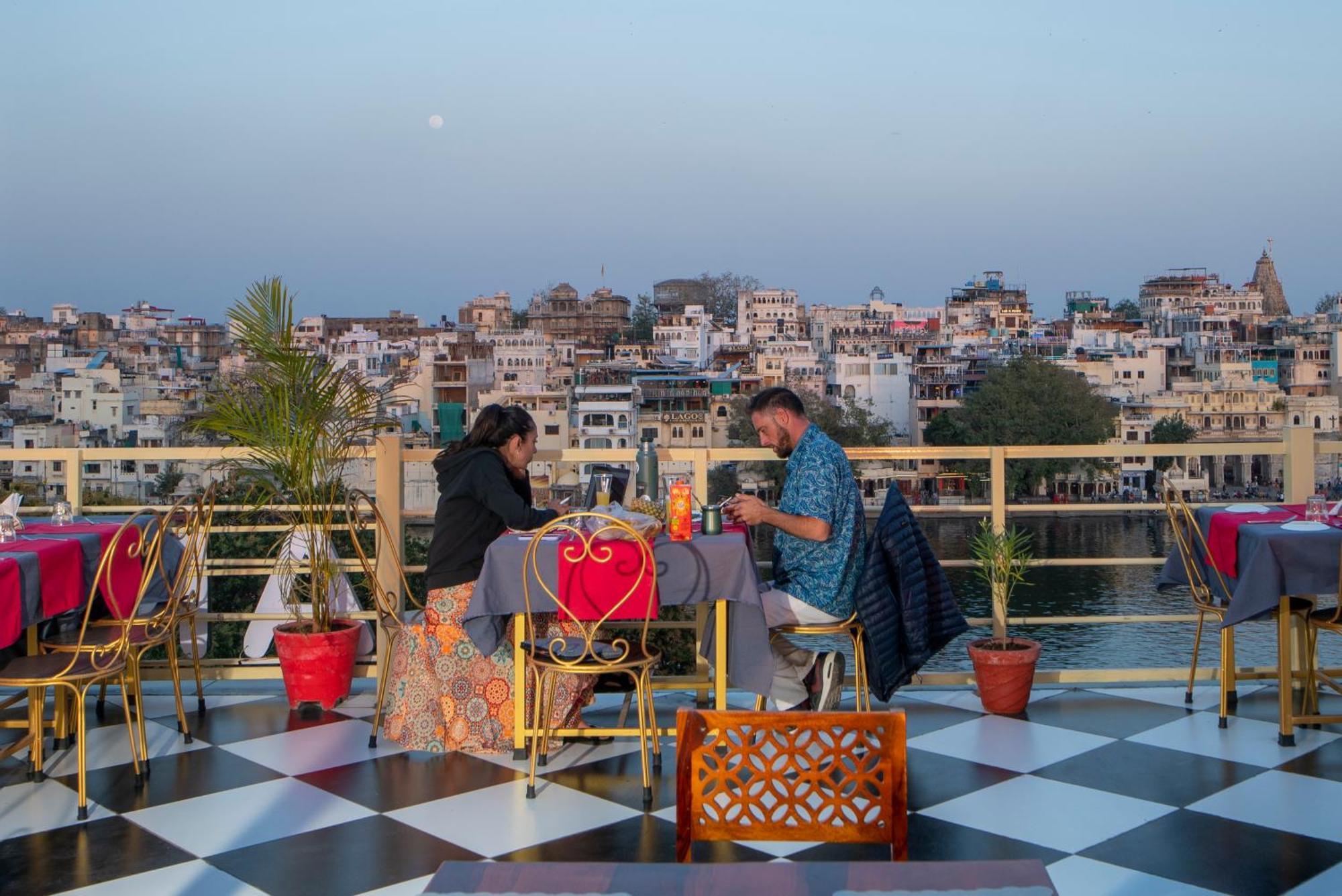 Dera Pichola- A Lake Facing Boutique Hotel Udaipur Exterior photo
